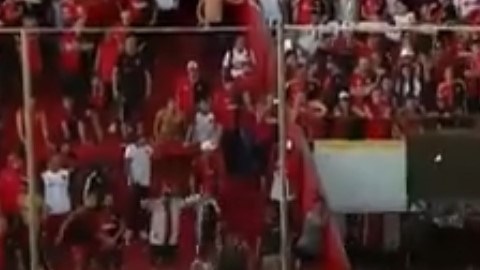 Los hinchas de Newells Old Boys amenazaron a los jugadores del club.