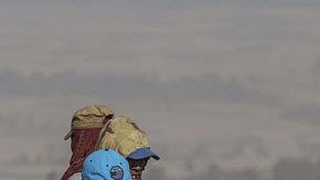 El avión en el que debía viajar un pasajero griego se estrella y él es el único en salvar la vida.