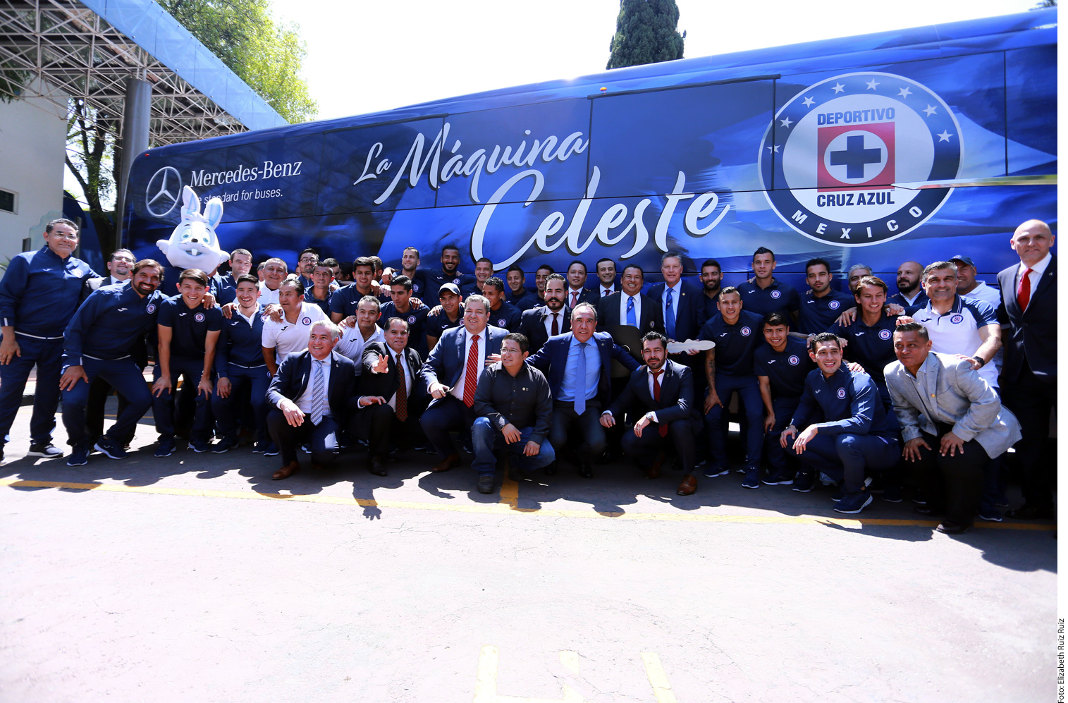 Cruz Azul estrenó un nuevo autobús, para trasladarse por tierra a sus compromisos
