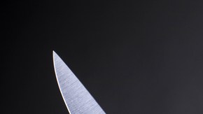 Apuñala a su marido prostitución