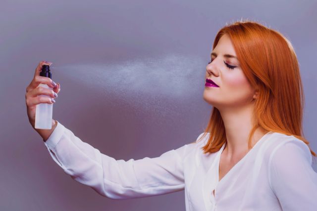 Los mejores 5 sprays selladores de maquillaje para que te dure todo el día  sin necesidad de retocarte - La Opinión