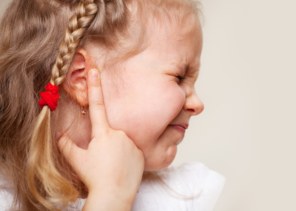 ¿Cómo puedo evitar que a mis hijos les dé otitis?