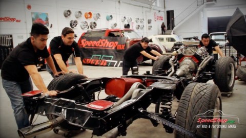 Los chilangos que arreglan un Jaguar MX1 en su primer episodio