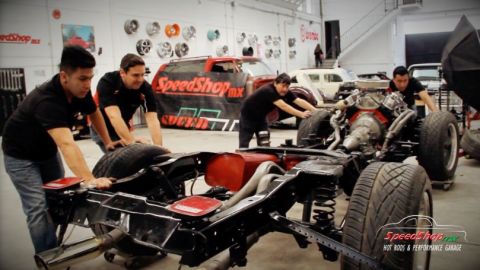 Los chilangos que arreglan un Jaguar MX1 en su primer episodio