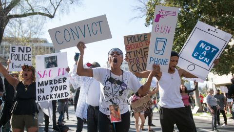 Cientos de personas han salido a la calle para protestar por la muerte de Stephon Clark en marzo del 2018.