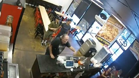 El hombre, al parecer, no entendió la palabra "viernes".