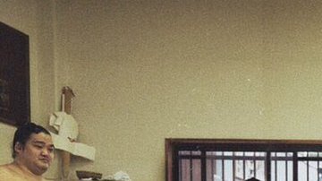 Lukas Podolski enfrentó a al campeón de sumo Hakuho Sho