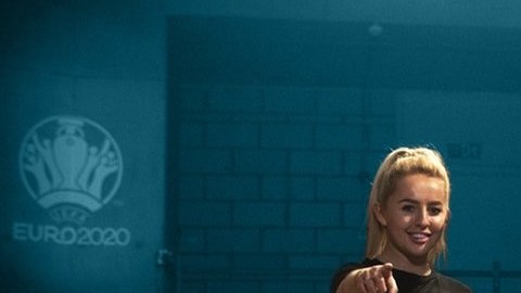 'Skillzy' acompañado de Liv Cook y Tobías Becks.