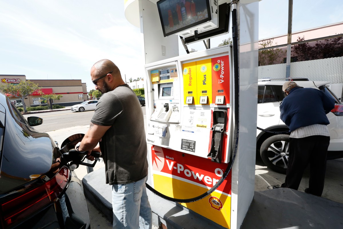 Precio de la gasolina en California sigue en aumento y en Los Ángeles ...