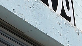 04/10/19 /LOS ANGELES/ Gina Villalobos, with the Bureau of Street Lighting, while at work in Los Angeles (Aurelia Ventura/La Opinion)