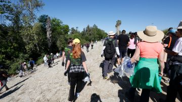 Grupos en el pasado se han unido para limpiar el río de Los Ángeles. (Archivo)