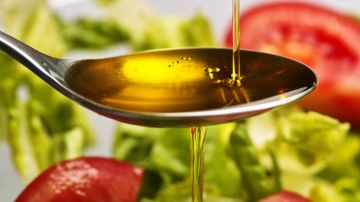 La Comisión Europea incluyó al aceite de olivo en una lista de productos adulterados.