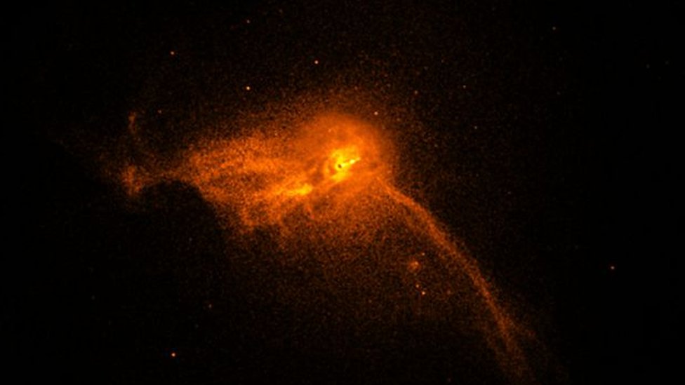 La imagen de Chandra muestra los alrededores del agujero negro.