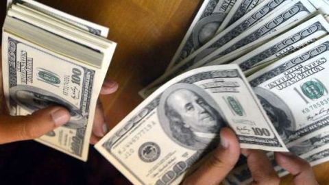 El dólar estadounidense crece ante casi todas las monedas.