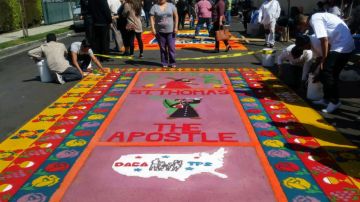 El concurso de las alfombras de aserrin se llevará a cabo el sábado 13 de abril en la esquina del bulevar Pico y la avenida Kenmore en Los Ángeles. (Suministrada)
