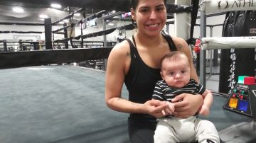 La boxeadora Marlen Esparza regresa a pelear tres meses y medio después de dar a luz.