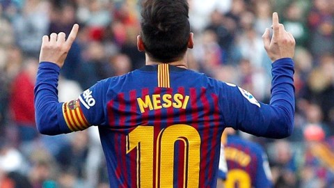El delantero argentino del FC Barcelona Lionel Messi lidera la lista de ingresos de los futbolistas en el mundo.