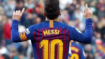 El delantero argentino del FC Barcelona Lionel Messi lidera la lista de ingresos de los futbolistas en el mundo.