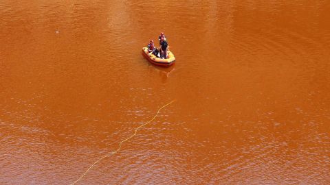 El cuerpo se hallaba en el fondo de un lago tóxico artificial.