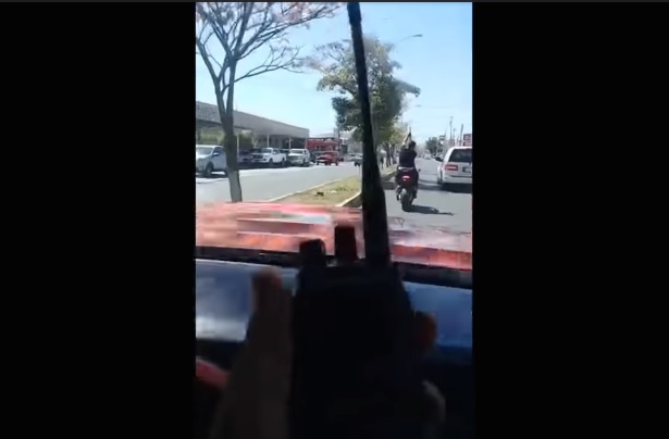 Video: disparan con AK-47 durante cortejo fúnebre en México - La Opinión