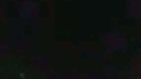 La pareja en el auto.