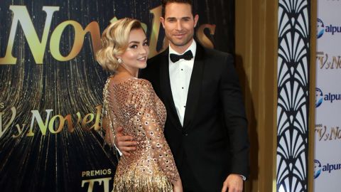 Angelique Boyer y Sebastián Rulli en Premios TVyNovelas 2019