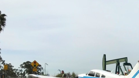 El aéreo aterrizó sin incidentes en Orange Avenue a las 10:23 a.m. aproximadamente.