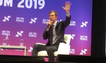 Beto quiere erradicar las deportaciones y darle a los DREAMERS la ciudadanía.