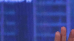 El multimillonario fue visto como pocas veces, sacando sus mejores movimientos de baile.