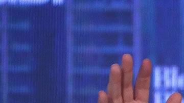 El multimillonario fue visto como pocas veces, sacando sus mejores movimientos de baile.