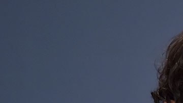 Aunque cobra muy poco, posee 16,000,000 de acciones de Twitter.