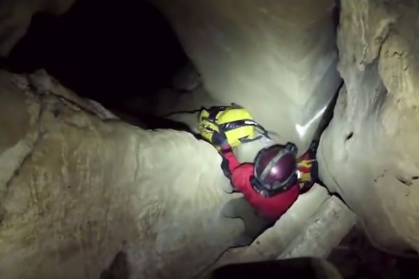 VIDEO: 5 hombres quedaron atrapados en la cueva en la que iban a pasar