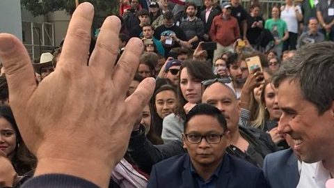 Candidato a la presidencia Beto O’Rourke estuvo en LA el sábado. (TW-Lenore Thomas)