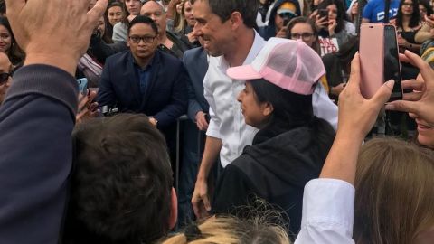 Candidato a la presidencia Beto O’Rourke estuvo en LA el sábado. (TW-Lenore Thomas)