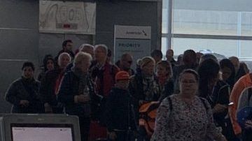 Los atrasos fueron en el check-in y la entrega de equipaje.