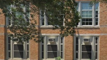 Estudiante dice que sale agua marrón de los grifos de una escuela pública en el sur de Chicago