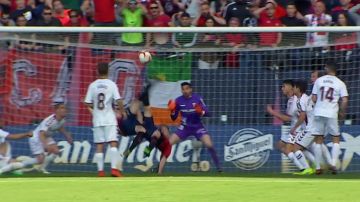 Osasuna hizo un gol de doble chilena que le da la vuelta al mundo