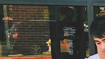 Los sueldos de algunos empleos para jóvenes son mayores al mínimo.