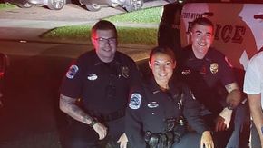 La policía contactó con la comisión competente para que trasladará al animal a otro lugar.