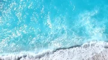 Este fin de semana en las playas de Galveston los turistas volverán a poder disfrutar del agua cristalina.