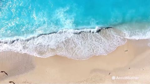 Este fin de semana en las playas de Galveston los turistas volverán a poder disfrutar del agua cristalina.