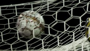 El portero mexicano del Standard de Lieja Guillermo Ochoa no pudo evitar la derrota contra el Brujas.