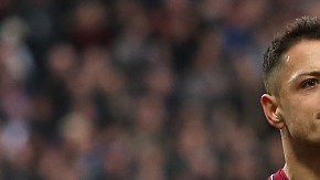 Javier "Chicharito" Hernández fue aclamado de pie por la afición del Manchester United en Old Trafford