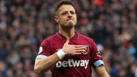 Javier "Chicharito" Hernández fue aclamado de pie por la afición del Manchester United en Old Trafford