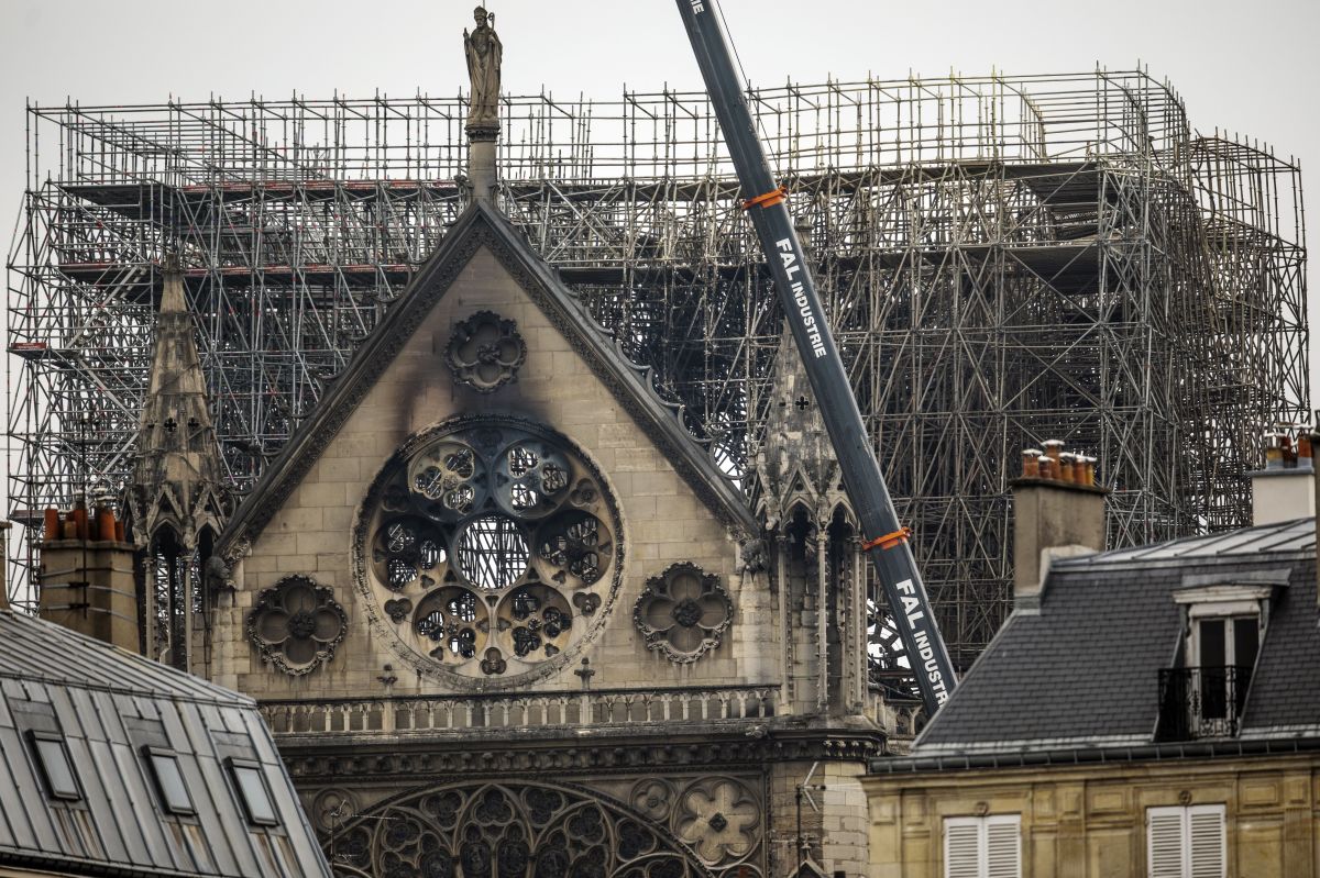 La estructura central de la catedral sufrió daños menores.