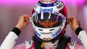 El piloto mexicano Sergio Perez de la escudería Racing Point se alegra de haber concluido el Grand Prix de China en octavo lugar.