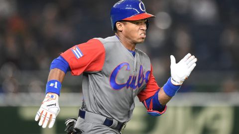 El pelotero cubano Yoelkis Cespedes buscará triunfar en las Ligas Mayores.