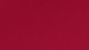 Las mujeres que visten de negro lucen más inteligentes.