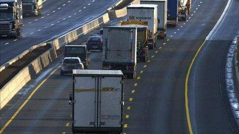 El transporte de mercancías se ha rebajado debido a la caída de las importaciones./Archivo