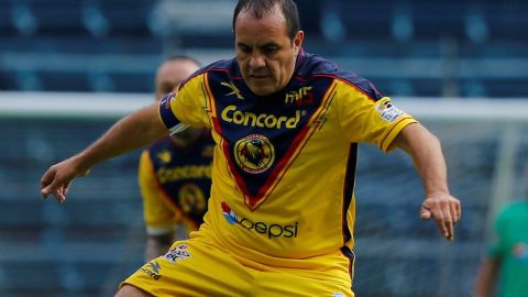 Cuauhtémoc Blanco, ya retirado juega por los colores de su amado América a la menor provocación.